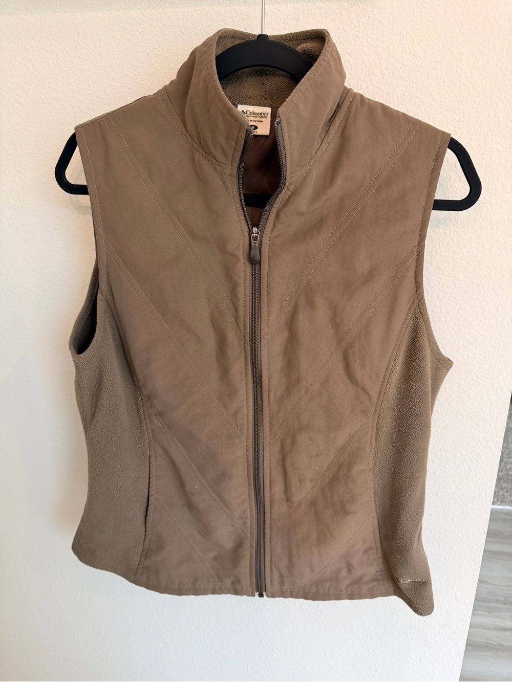 Columbia Women’s Brown Zip Front Fleece-Panel Vest
